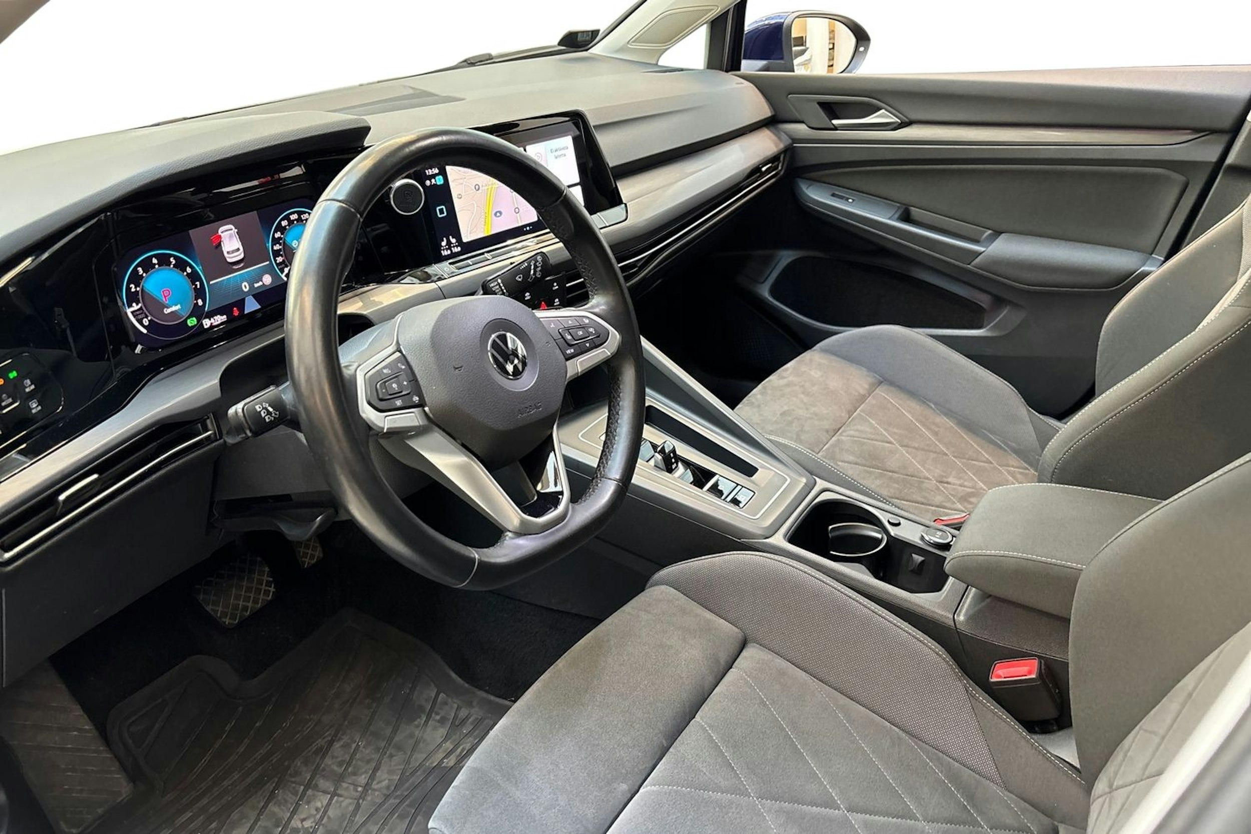 sininen Volkswagen Golf 2020 kuva 7.