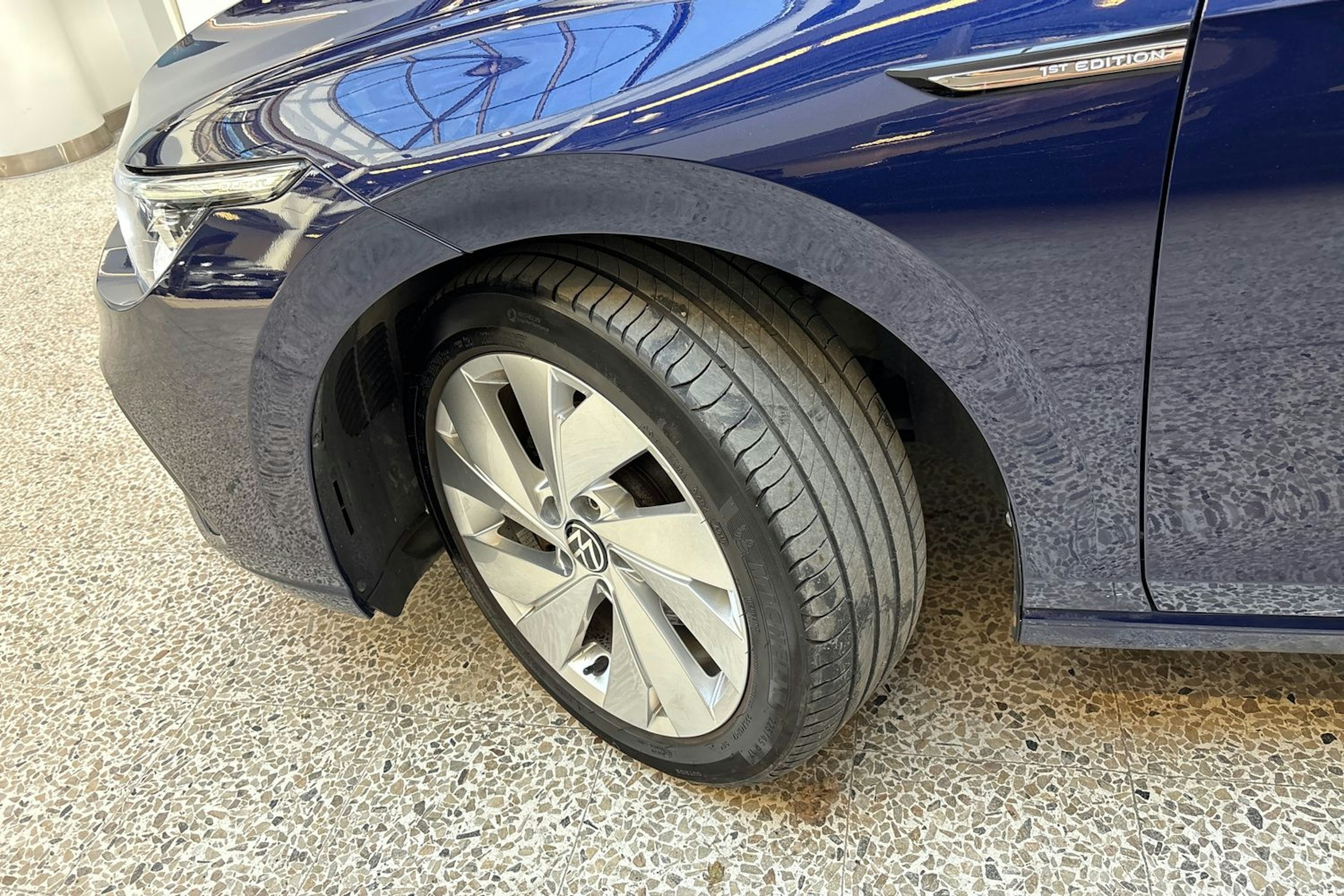 sininen Volkswagen Golf 2020 kuva 13.
