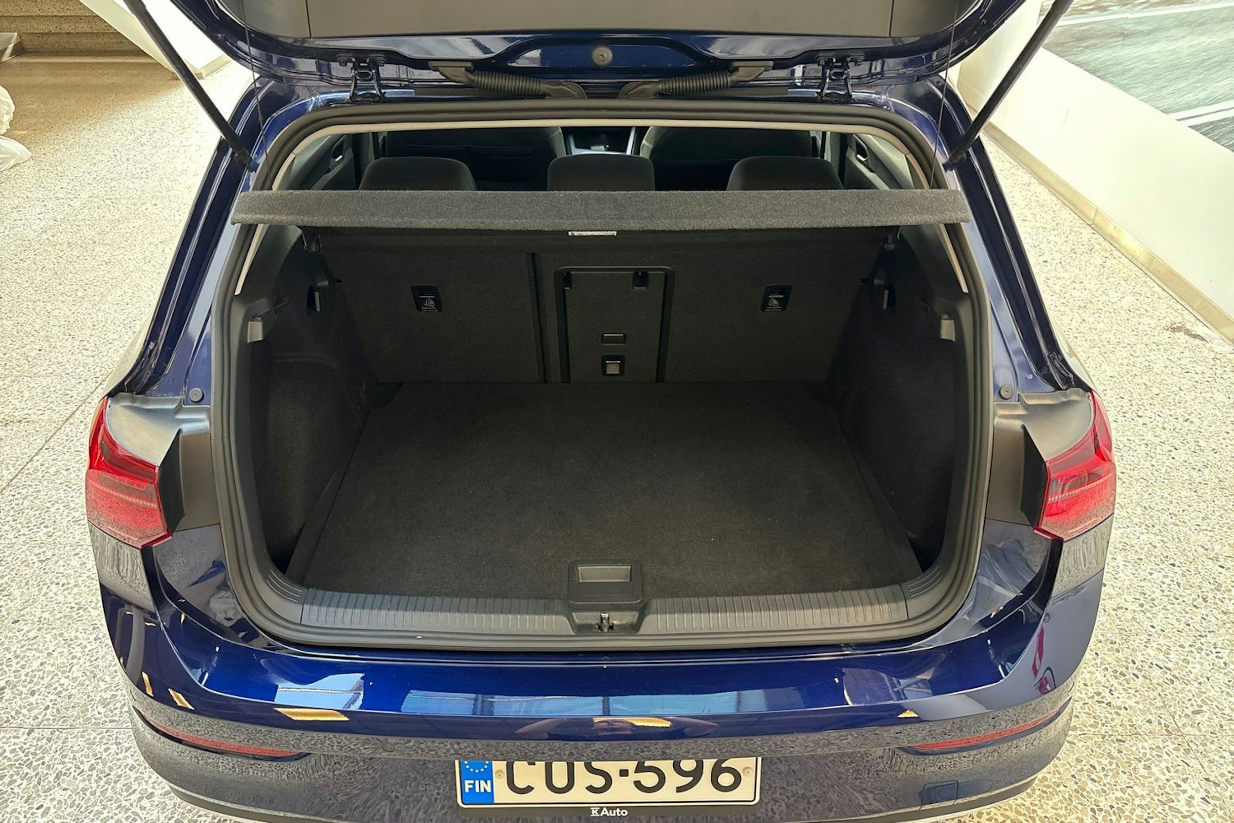 sininen Volkswagen Golf 2020 kuva 14.
