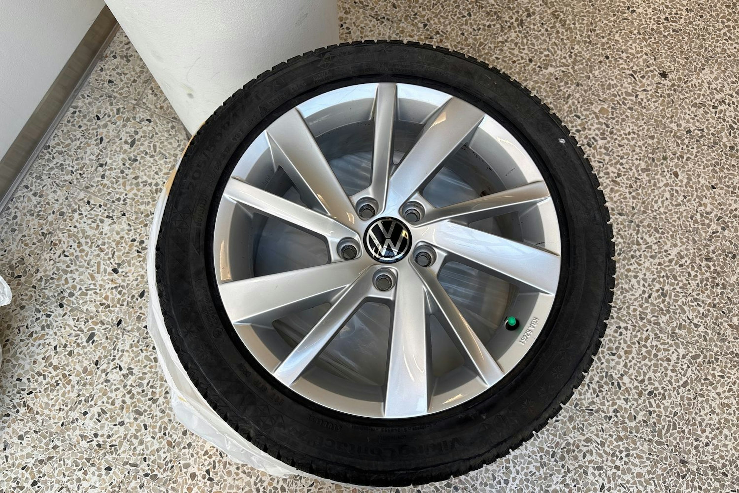 sininen Volkswagen Golf 2020 kuva 15.