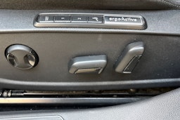 sininen Volkswagen Golf 2020 kuva 26.