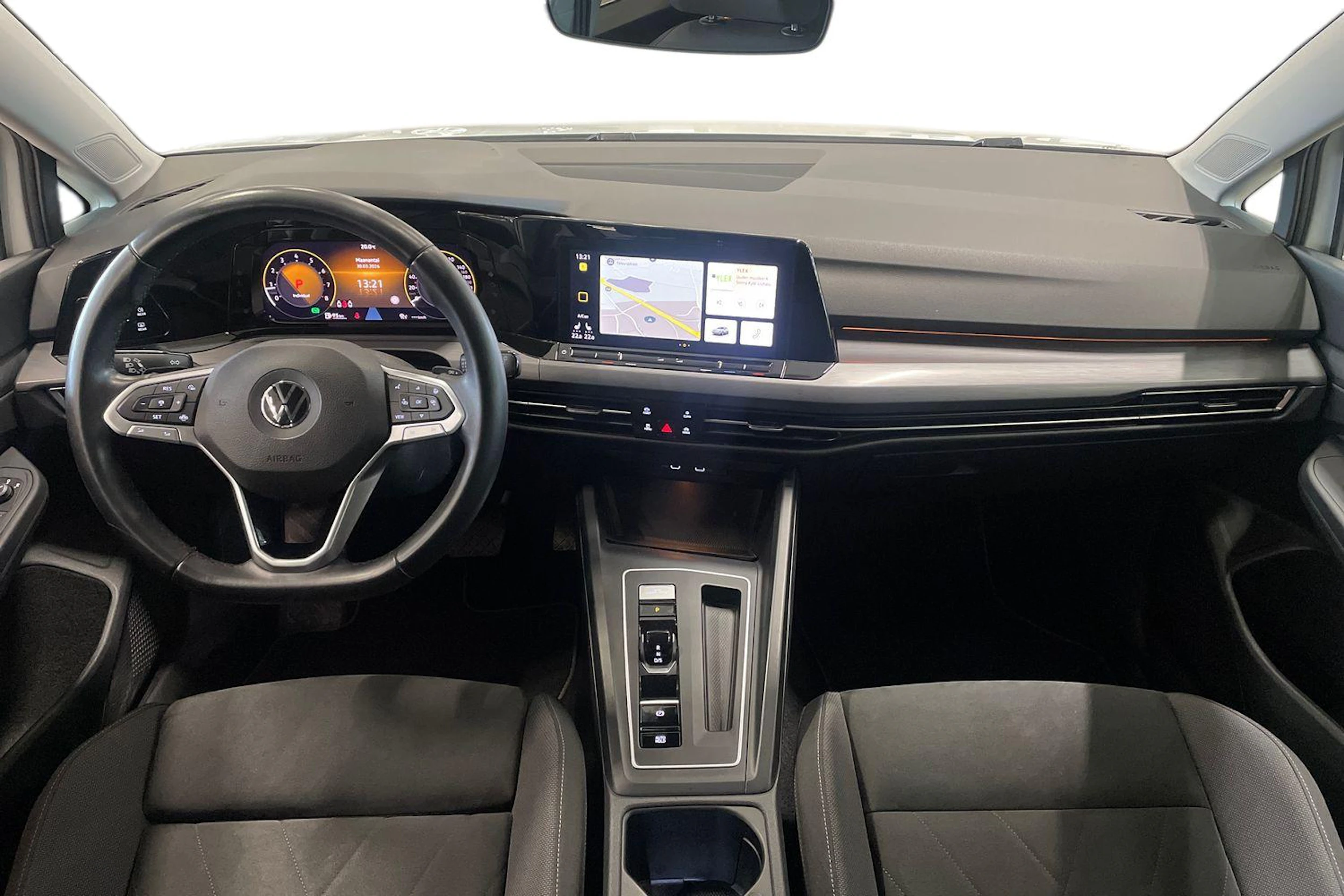 valkoinen Volkswagen Golf 2020 kuva 7.