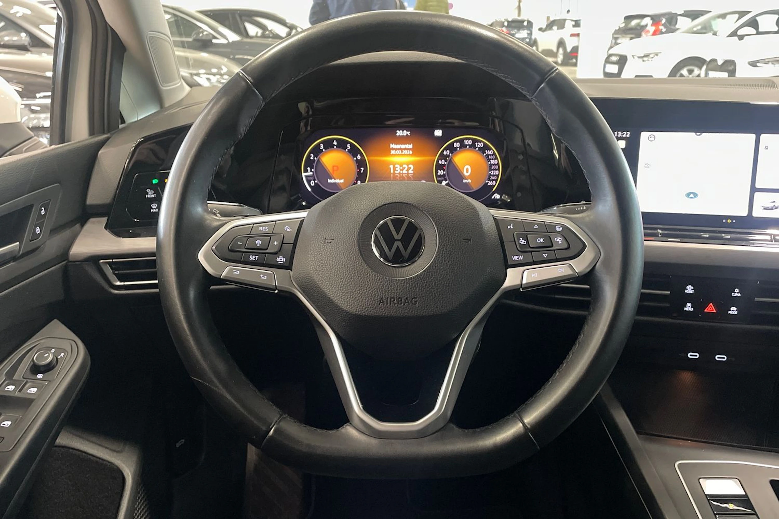 valkoinen Volkswagen Golf 2020 kuva 12.