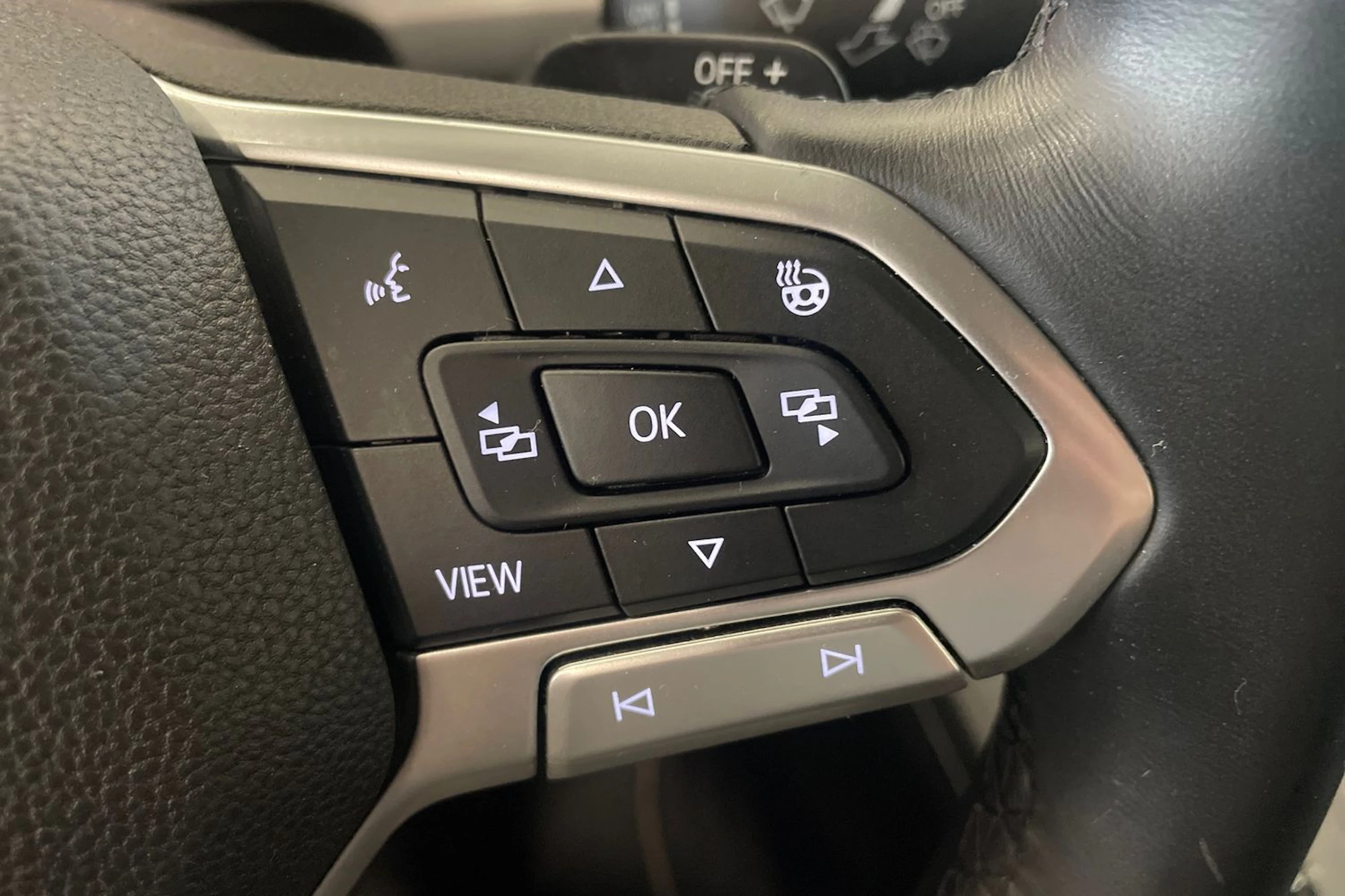 valkoinen Volkswagen Golf 2020 kuva 13.