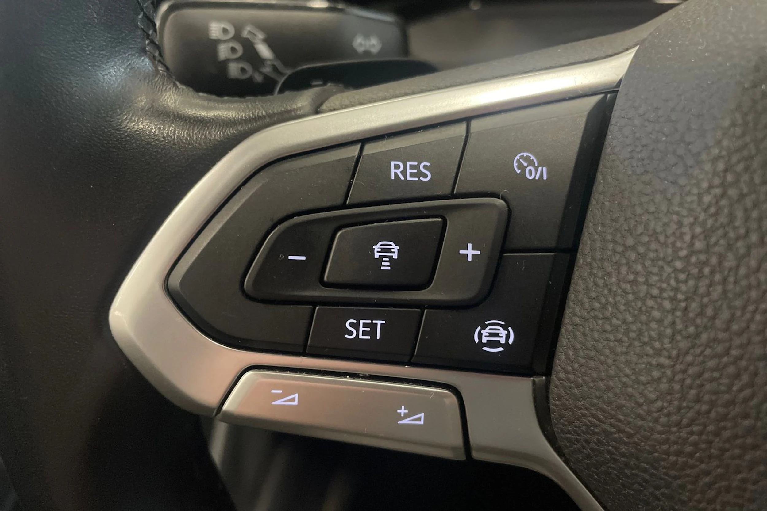 valkoinen Volkswagen Golf 2020 kuva 14.