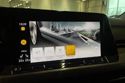 valkoinen Volkswagen Golf 2020 kuva 24.