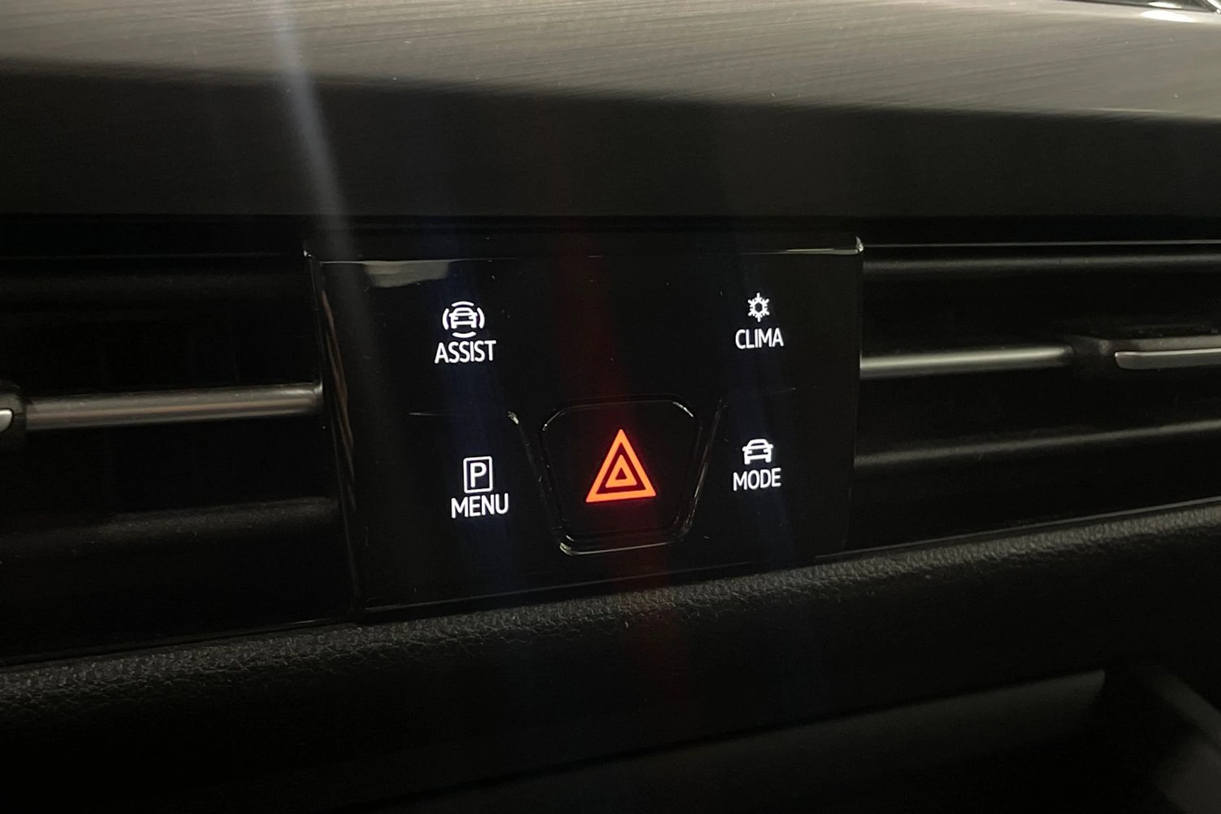 valkoinen Volkswagen Golf 2020 kuva 25.