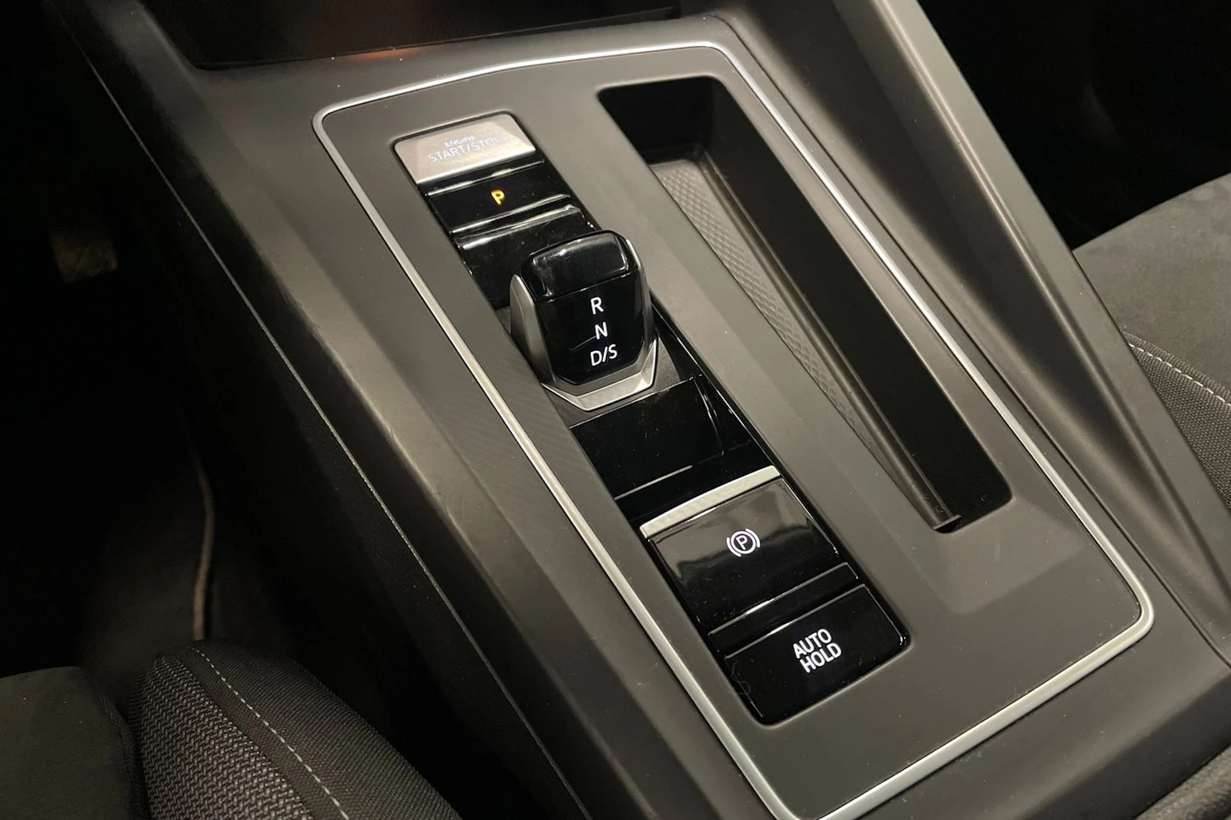 valkoinen Volkswagen Golf 2020 kuva 26.