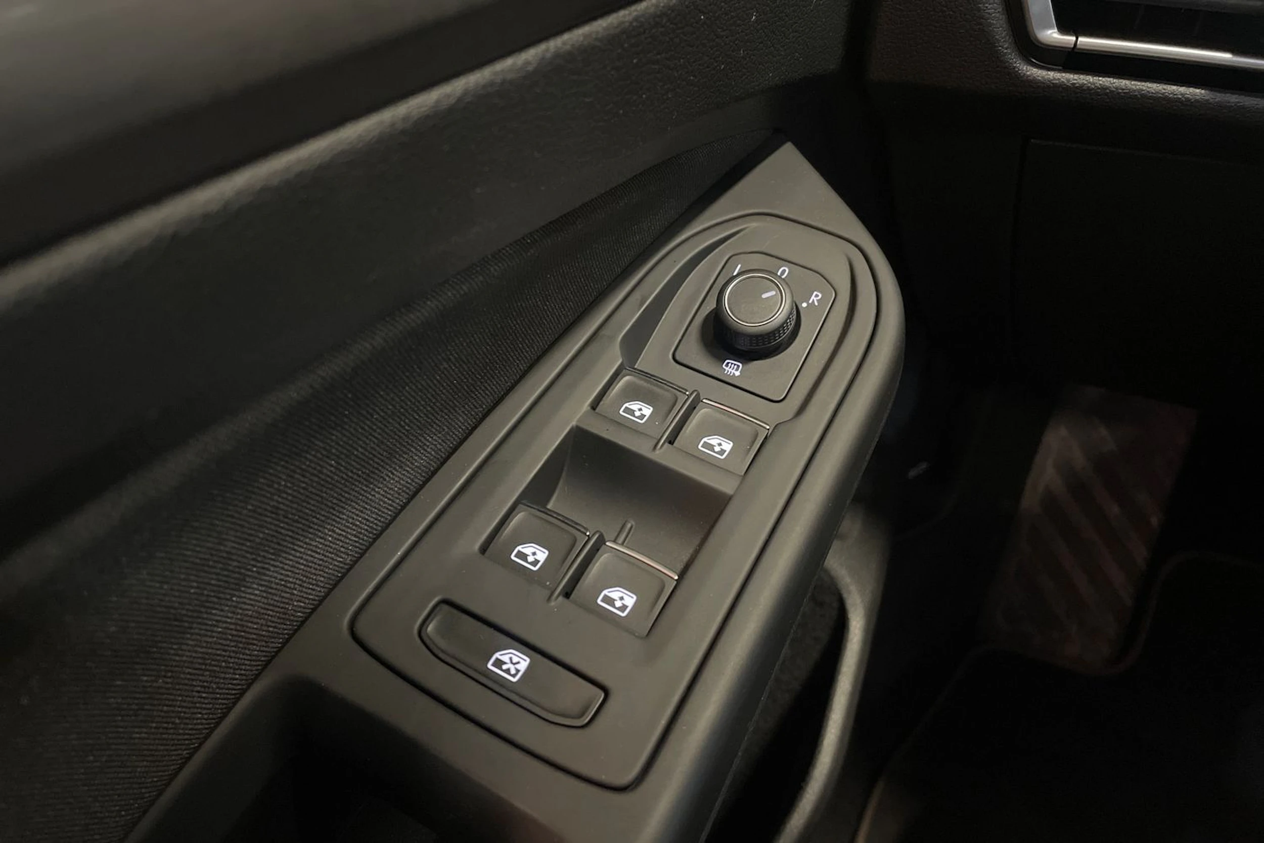 valkoinen Volkswagen Golf 2020 kuva 27.