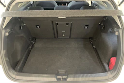 valkoinen Volkswagen Golf 2020 kuva 28.