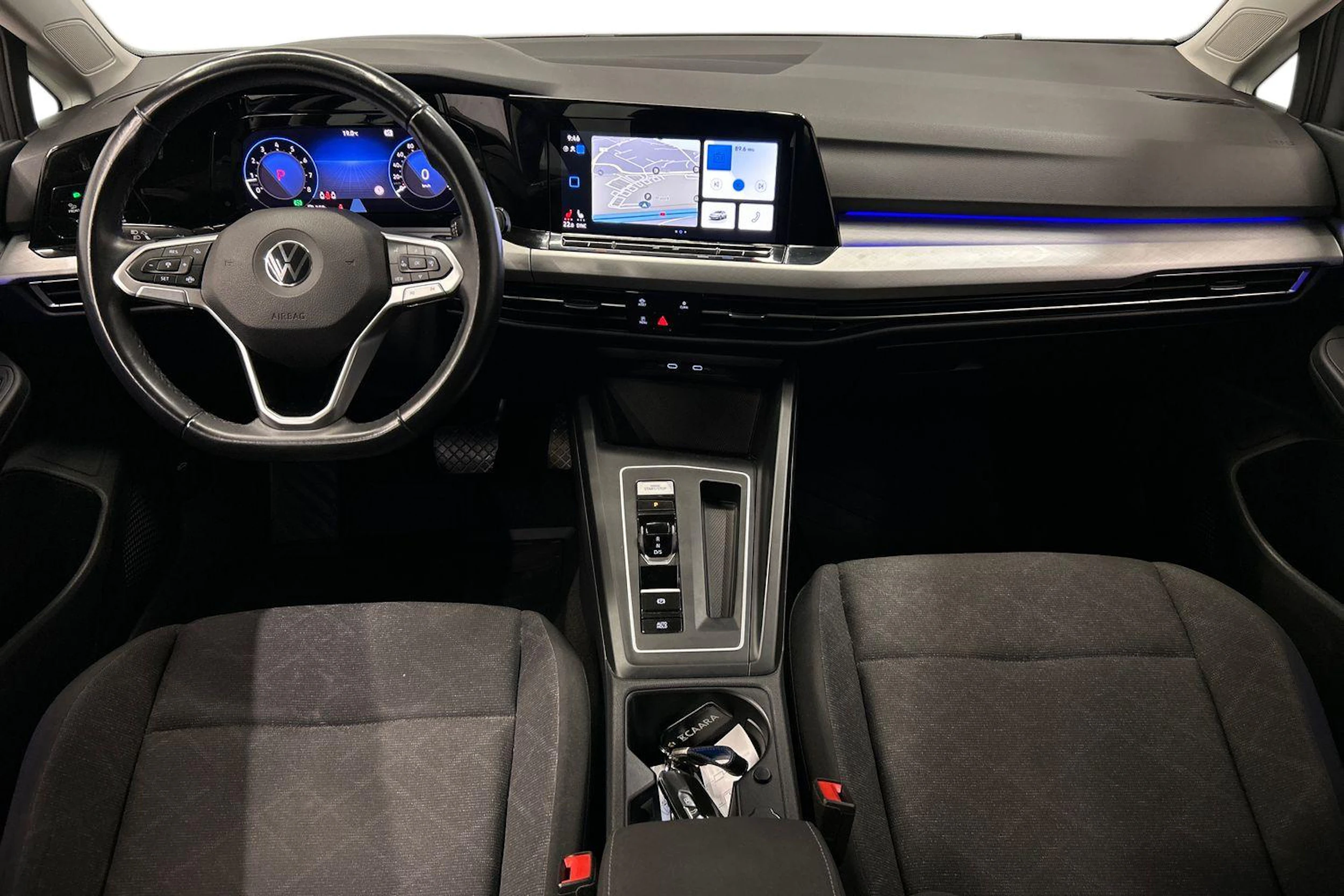 harmaa Volkswagen Golf 2020 kuva 7.