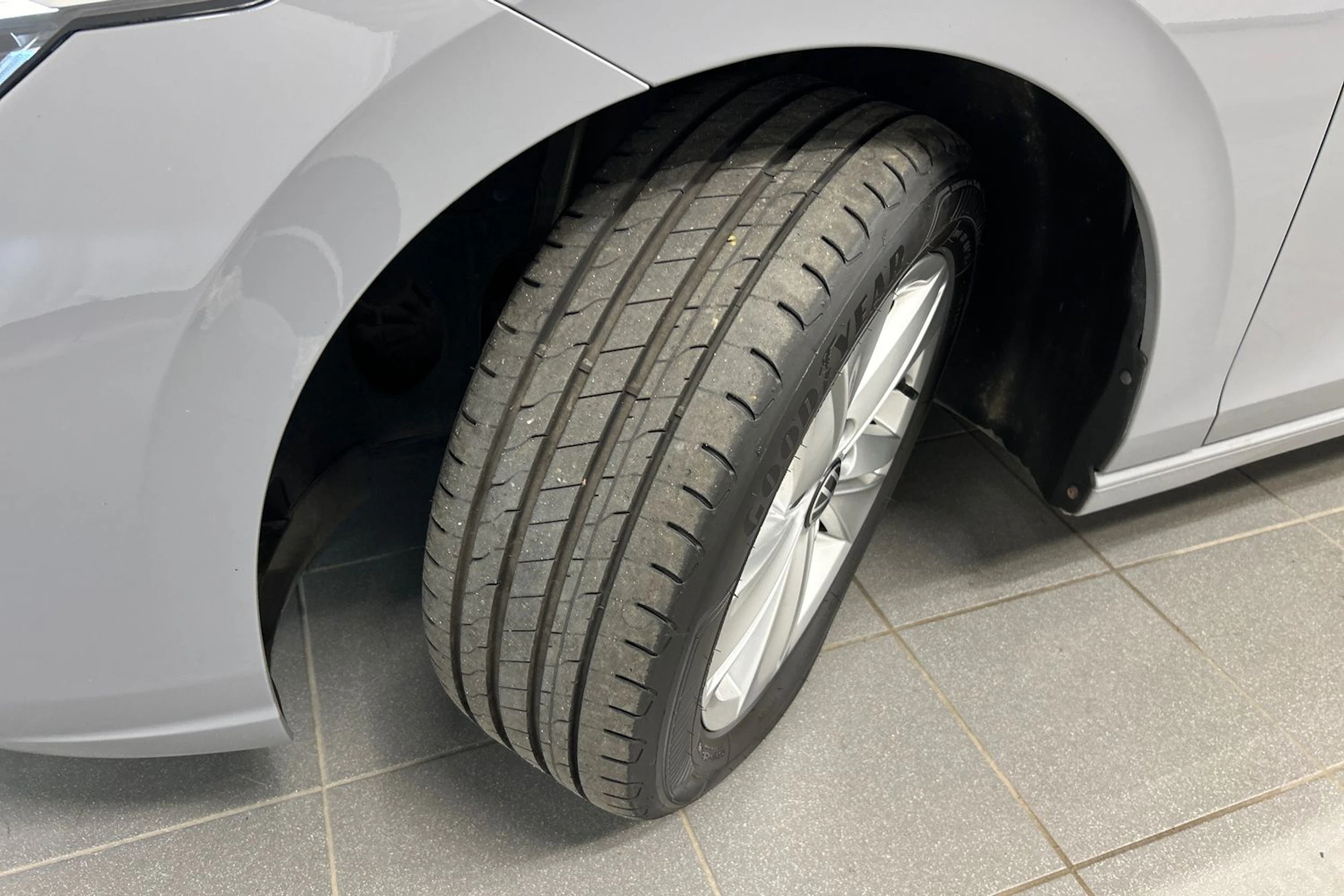 harmaa Volkswagen Golf 2020 kuva 10.