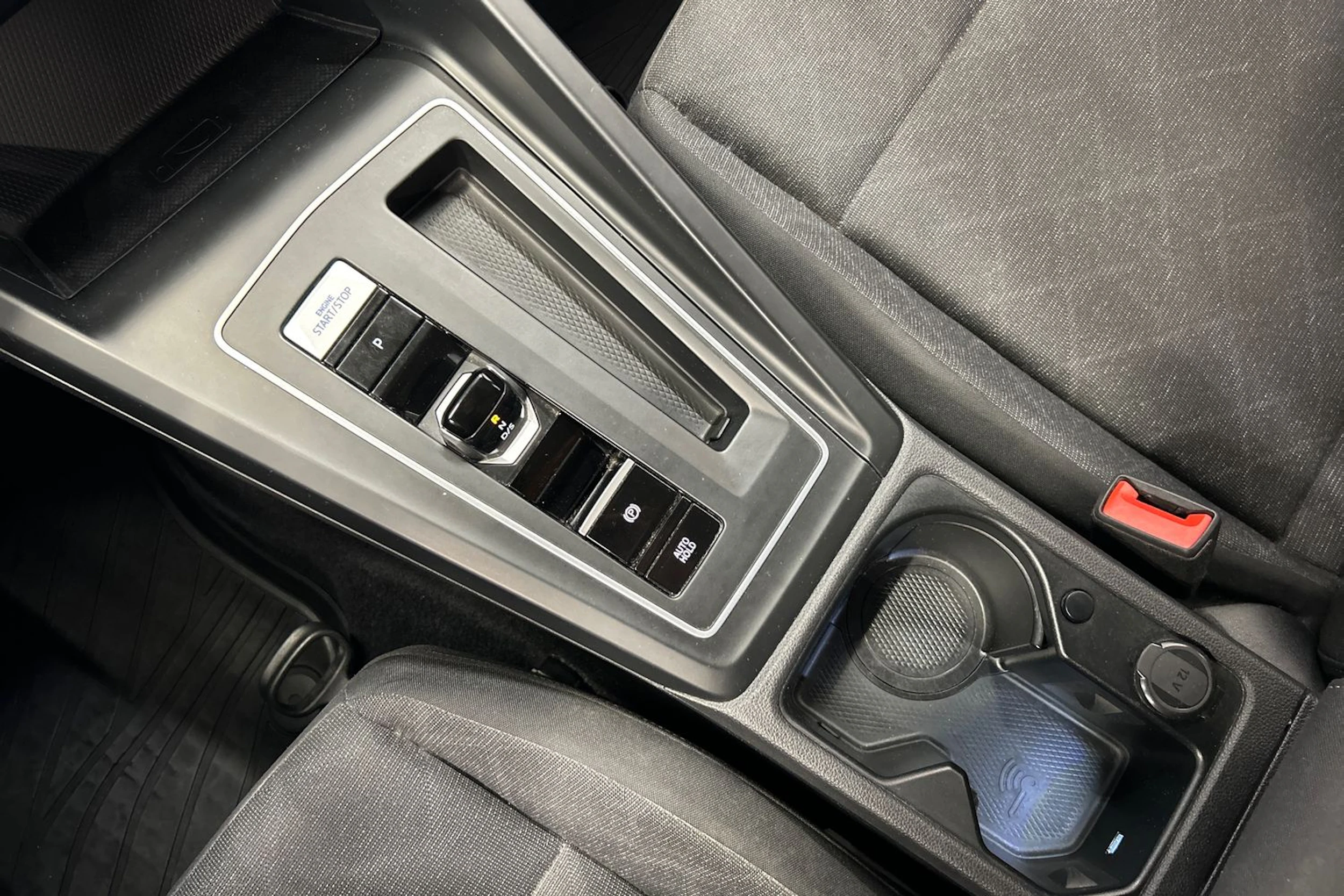 harmaa Volkswagen Golf 2020 kuva 24.