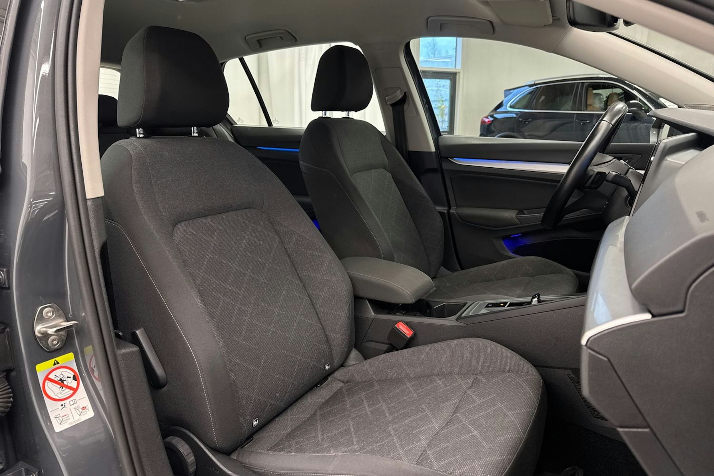 harmaa Volkswagen Golf 2020 kuva 13.