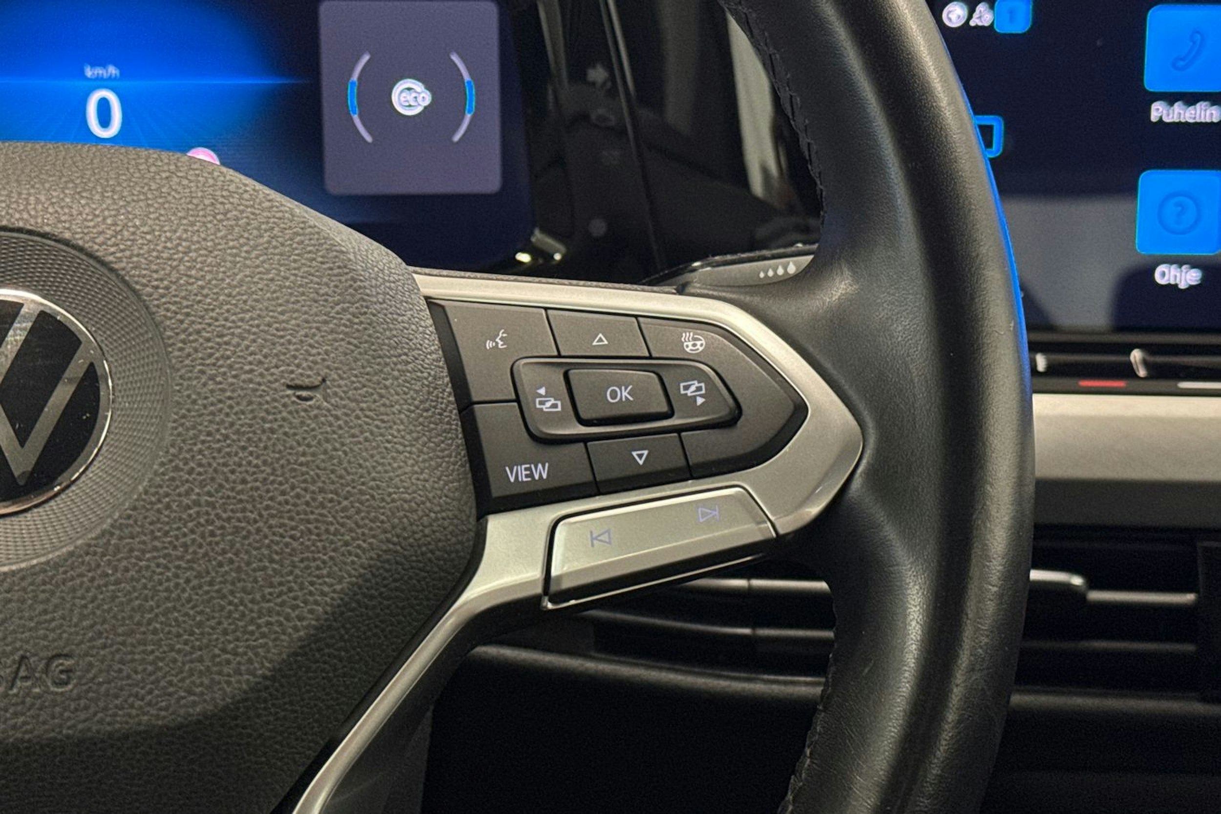 harmaa Volkswagen Golf 2020 kuva 16.