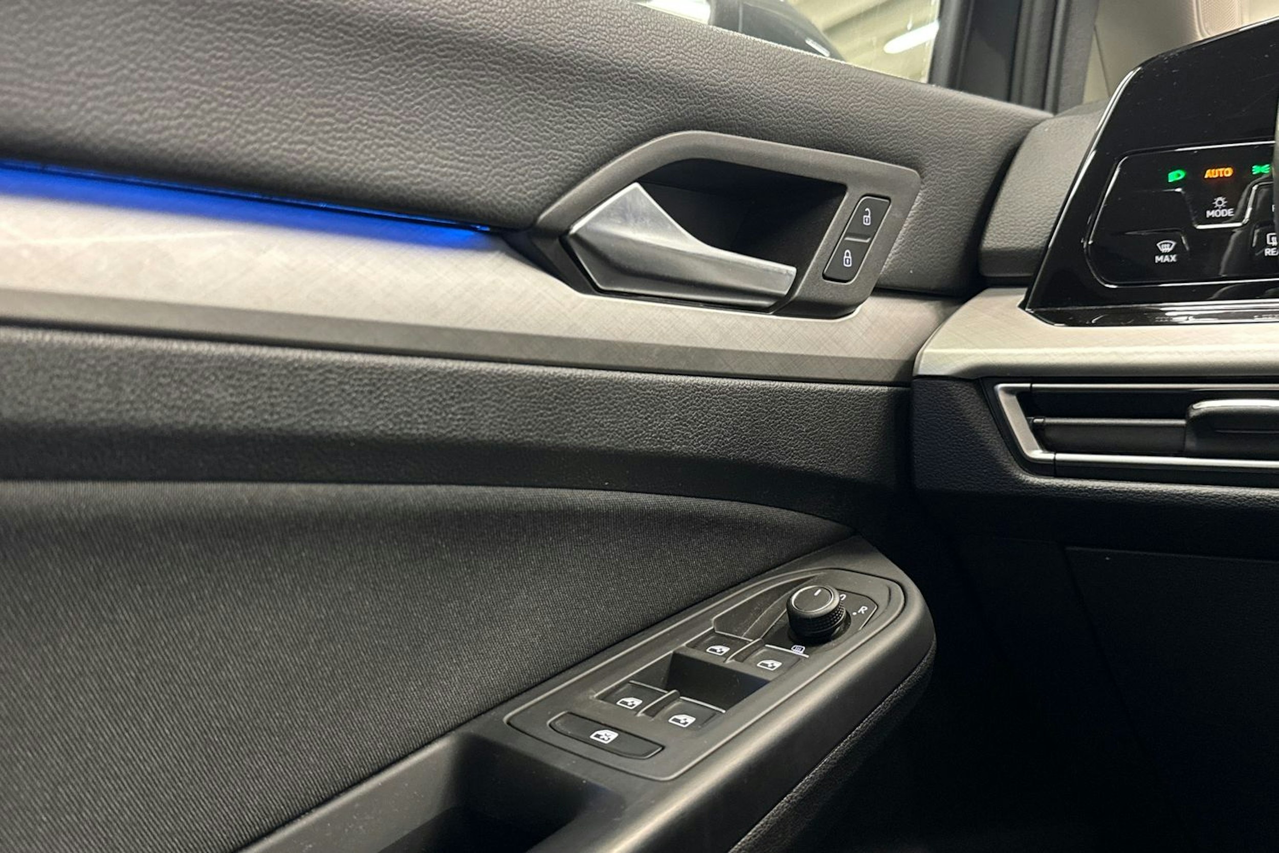 harmaa Volkswagen Golf 2020 kuva 18.