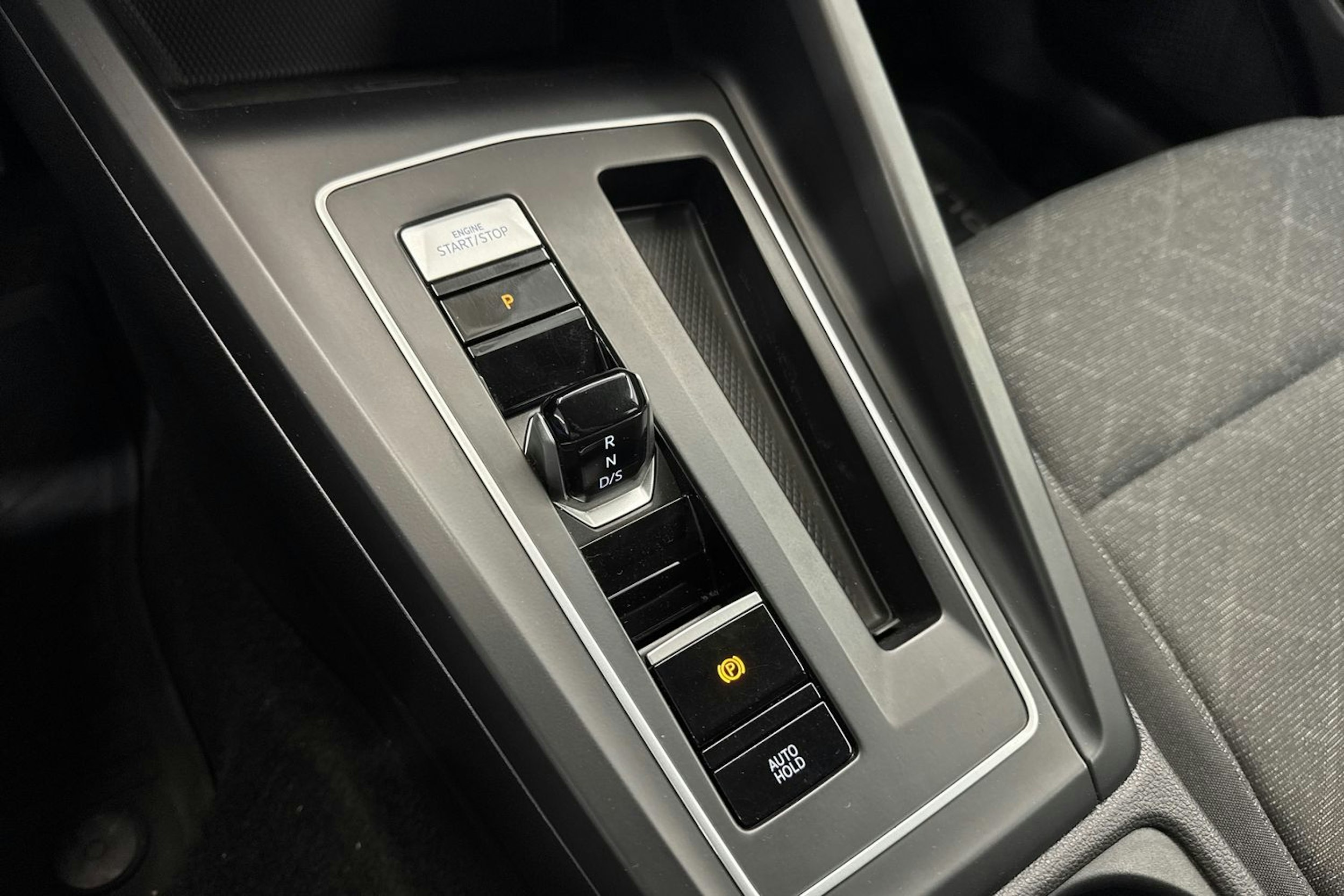 harmaa Volkswagen Golf 2020 kuva 21.