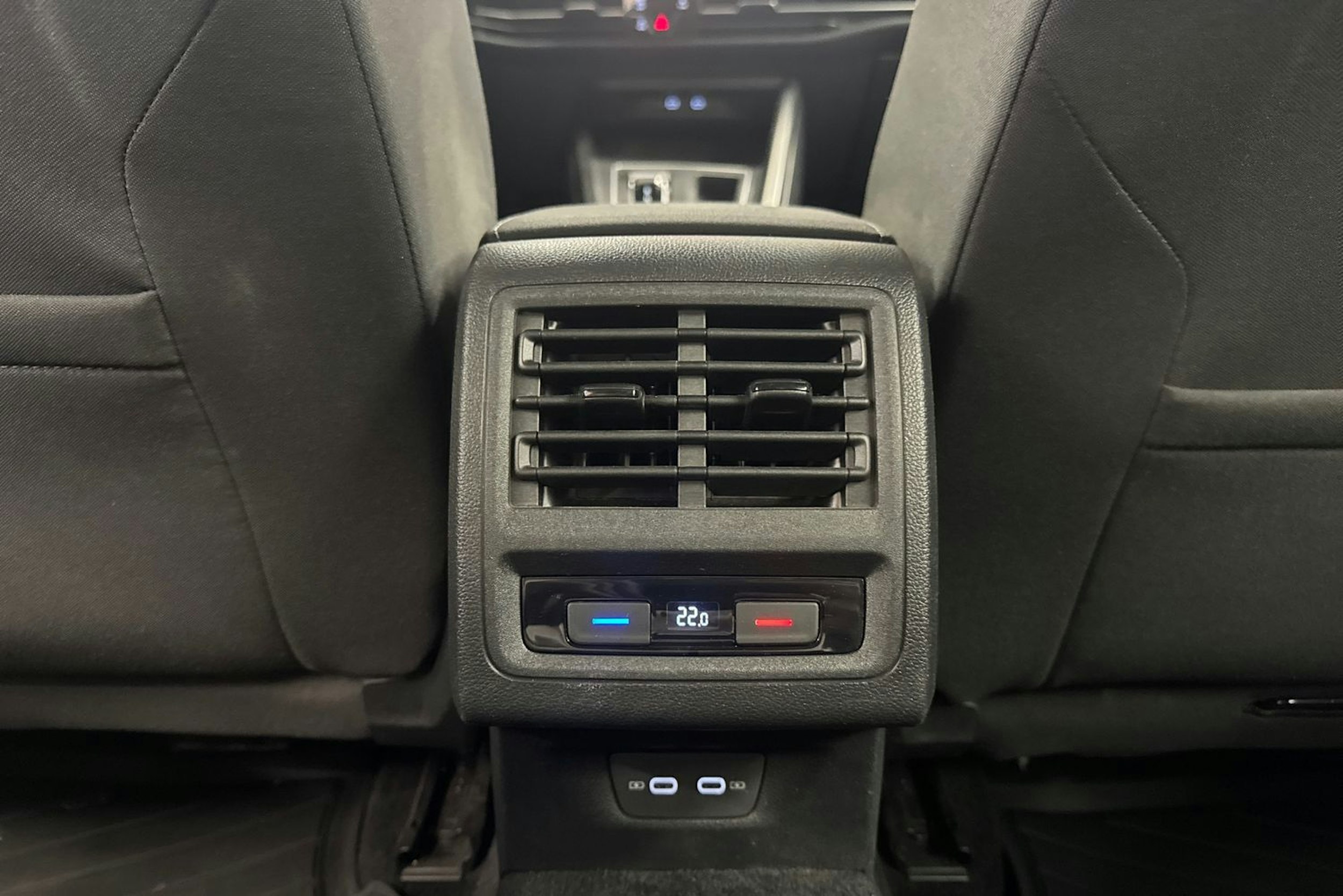 harmaa Volkswagen Golf 2020 kuva 36.