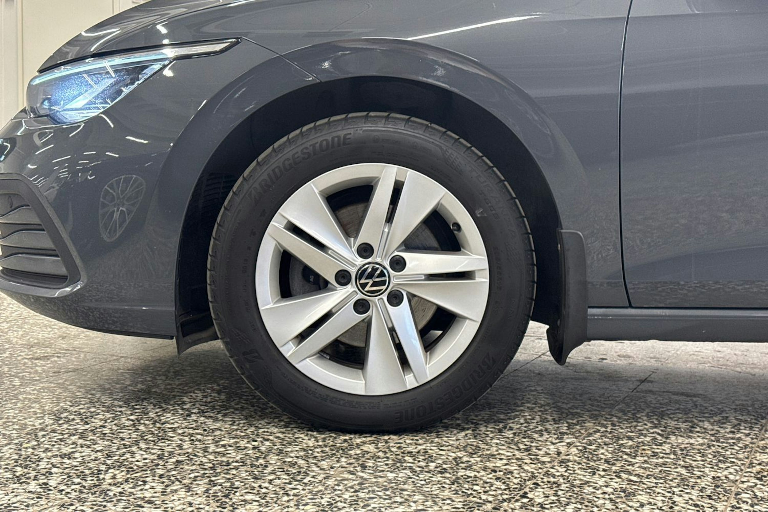 harmaa Volkswagen Golf 2020 kuva 38.