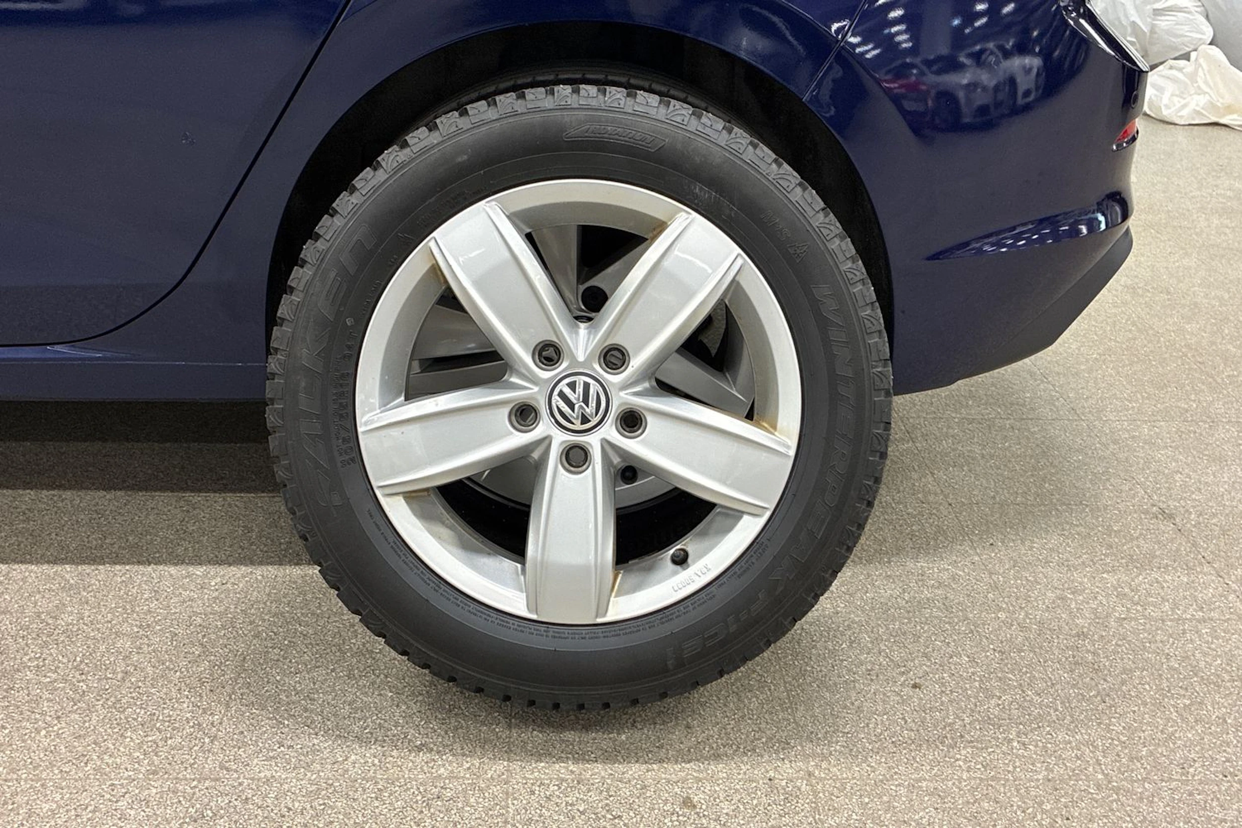 sininen Volkswagen Golf 2020 kuva 10.