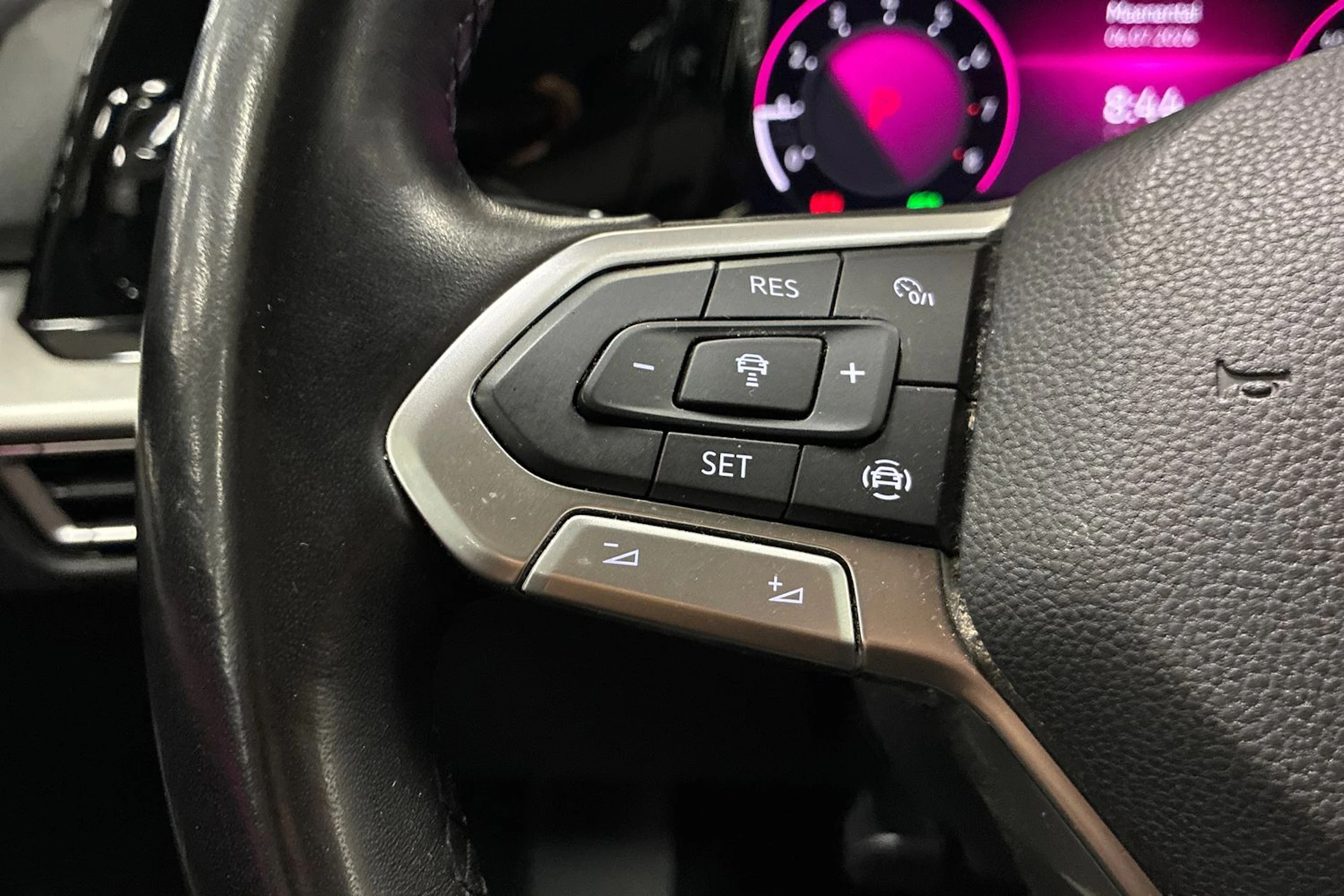 sininen Volkswagen Golf 2020 kuva 14.