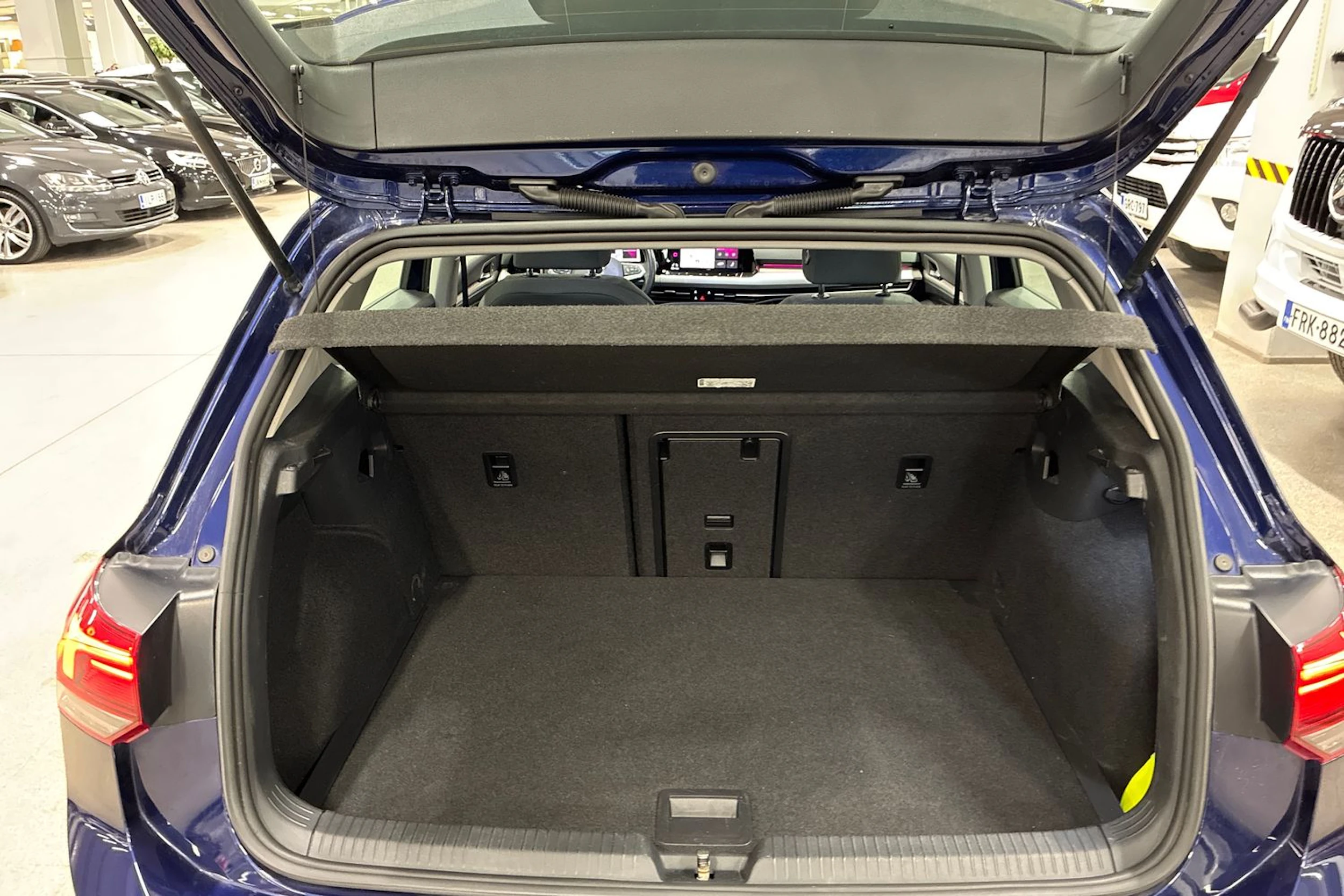 sininen Volkswagen Golf 2020 kuva 25.