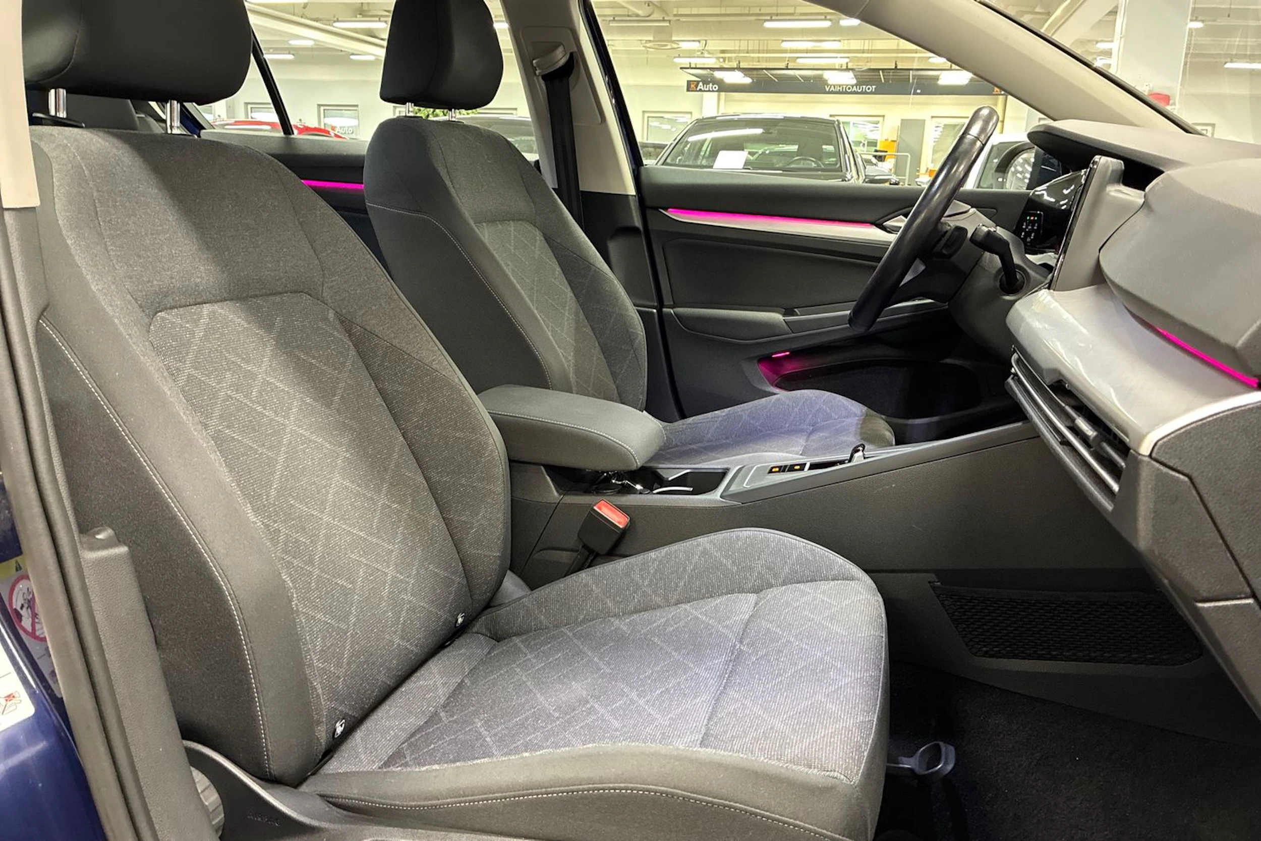 sininen Volkswagen Golf 2020 kuva 26.