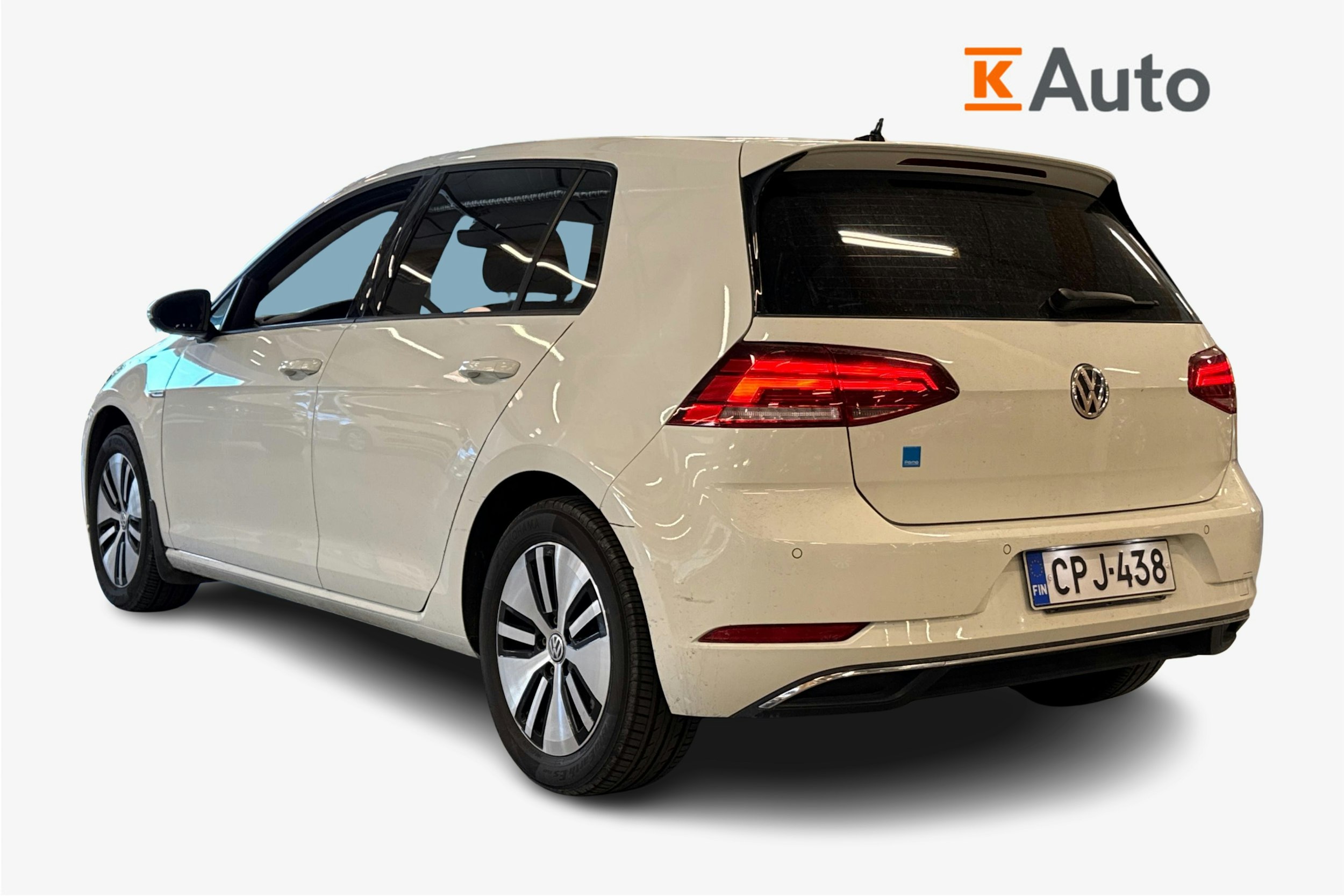valkoinen Volkswagen Golf 2020 kuva 2.