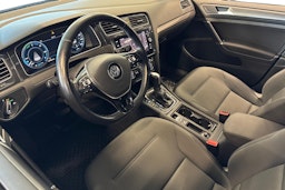 valkoinen Volkswagen Golf 2020 kuva 3.
