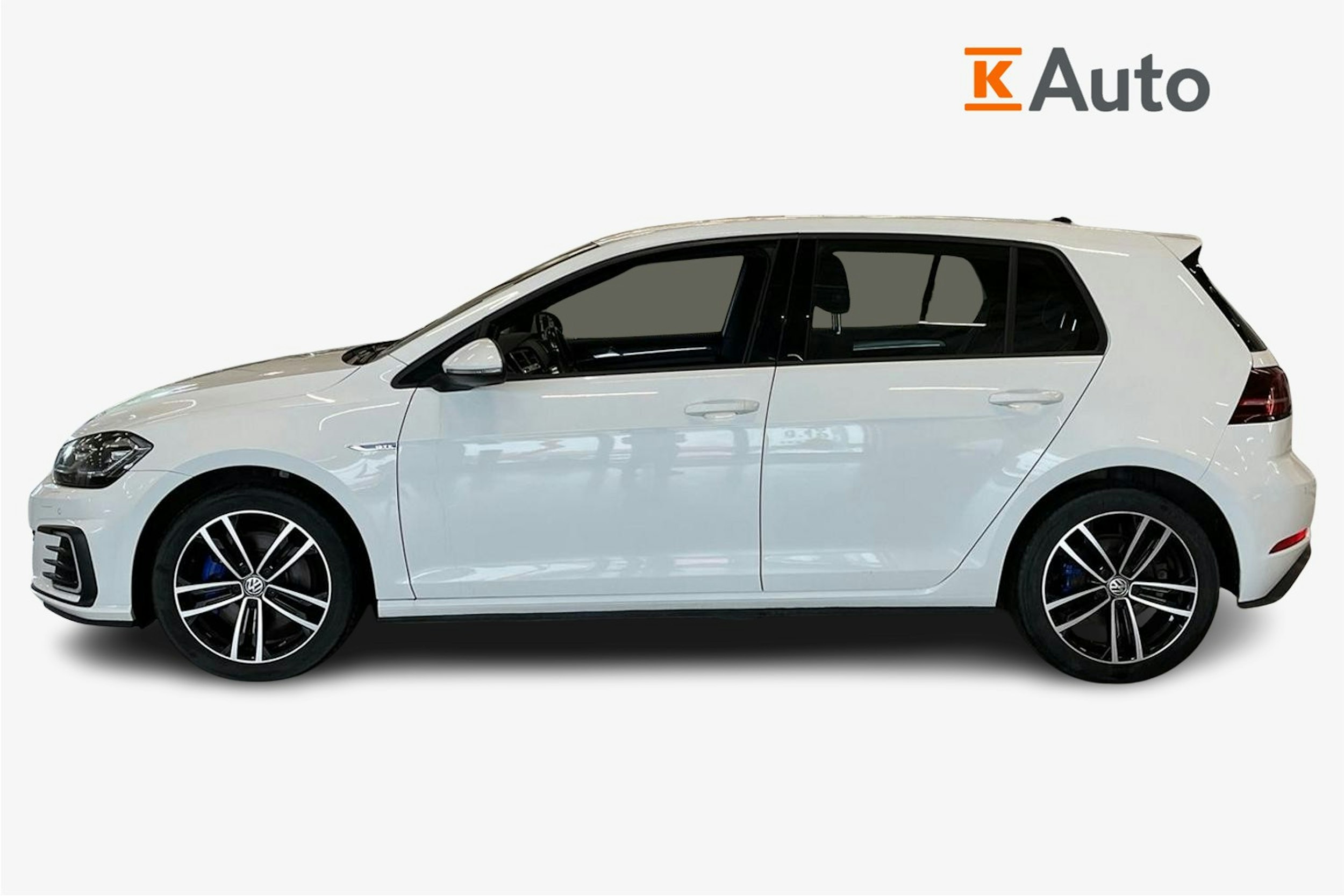 valkoinen Volkswagen Golf 2020 kuva 6.