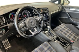 valkoinen Volkswagen Golf 2020 kuva 7.