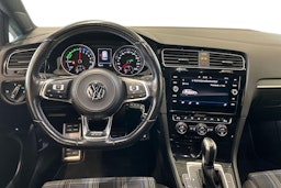 valkoinen Volkswagen Golf 2020 kuva 9.