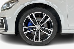 valkoinen Volkswagen Golf 2020 kuva 11.