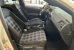 valkoinen Volkswagen Golf 2020 kuva 15.