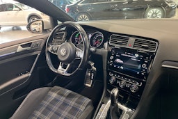 valkoinen Volkswagen Golf 2020 kuva 16.