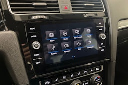 valkoinen Volkswagen Golf 2020 kuva 18.