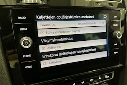 valkoinen Volkswagen Golf 2020 kuva 20.