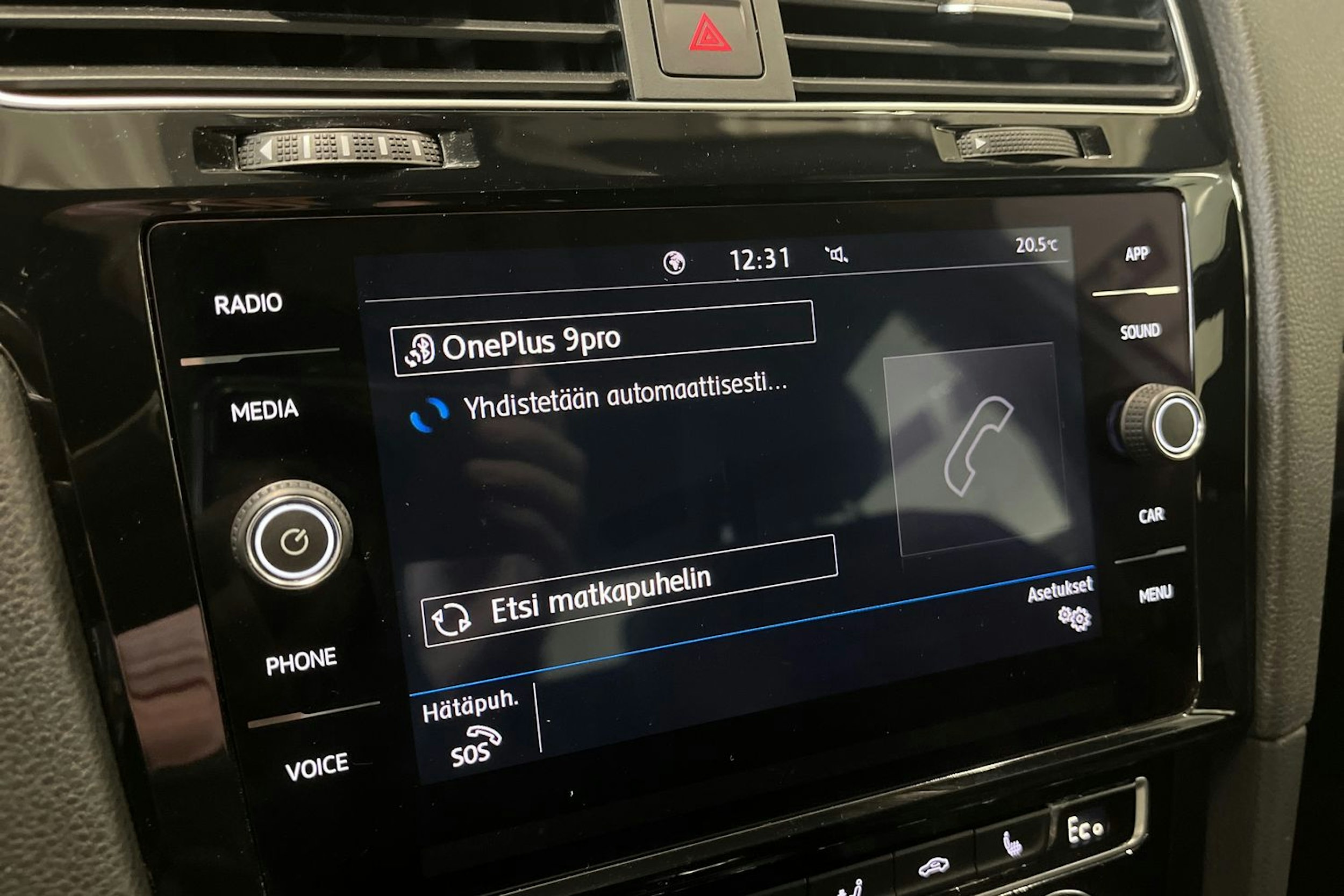 valkoinen Volkswagen Golf 2020 kuva 23.