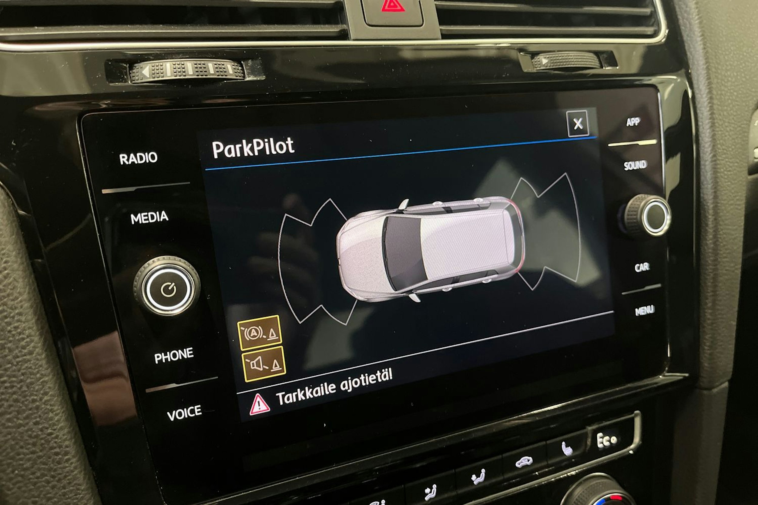 valkoinen Volkswagen Golf 2020 kuva 24.