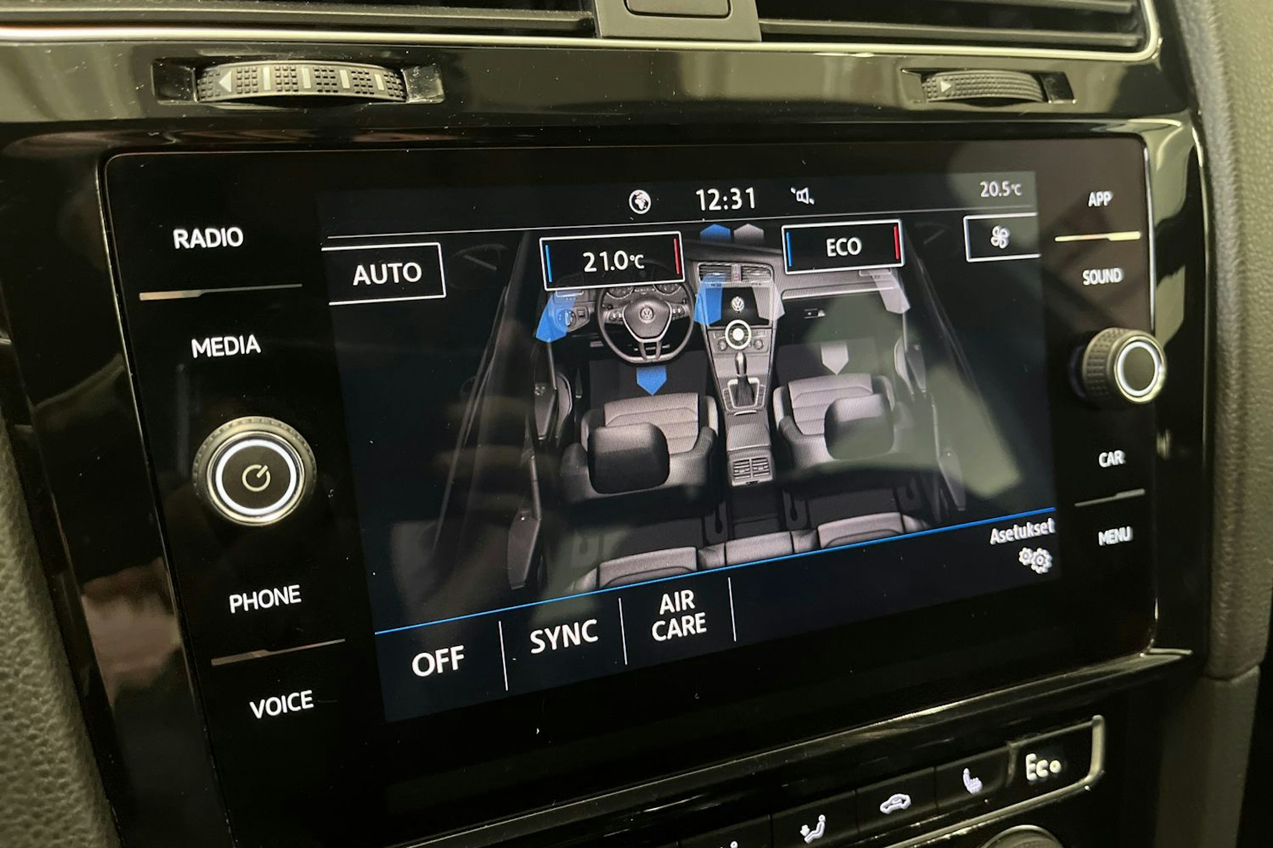 valkoinen Volkswagen Golf 2020 kuva 25.