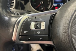valkoinen Volkswagen Golf 2020 kuva 29.