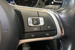valkoinen Volkswagen Golf 2020 kuva 30.