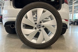 valkoinen Volkswagen Golf 2020 kuva 33.