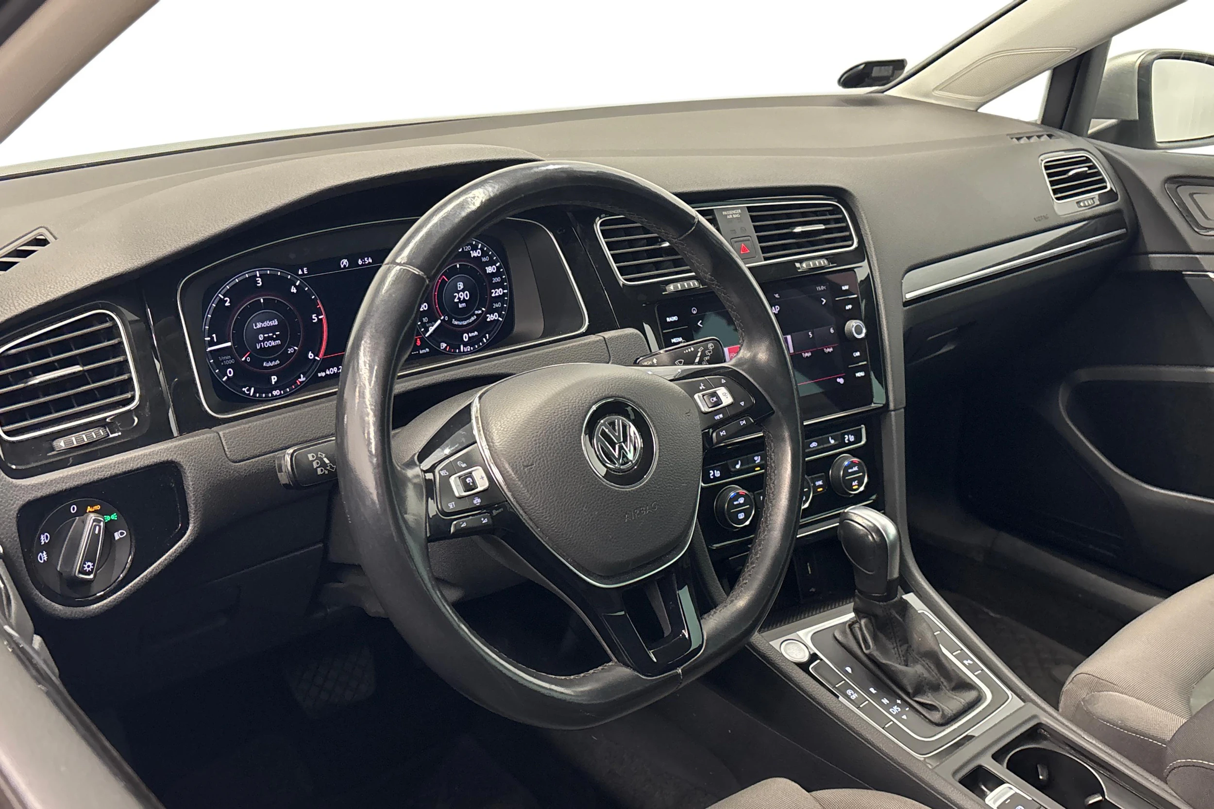 harmaa Volkswagen Golf 2020 kuva 6.