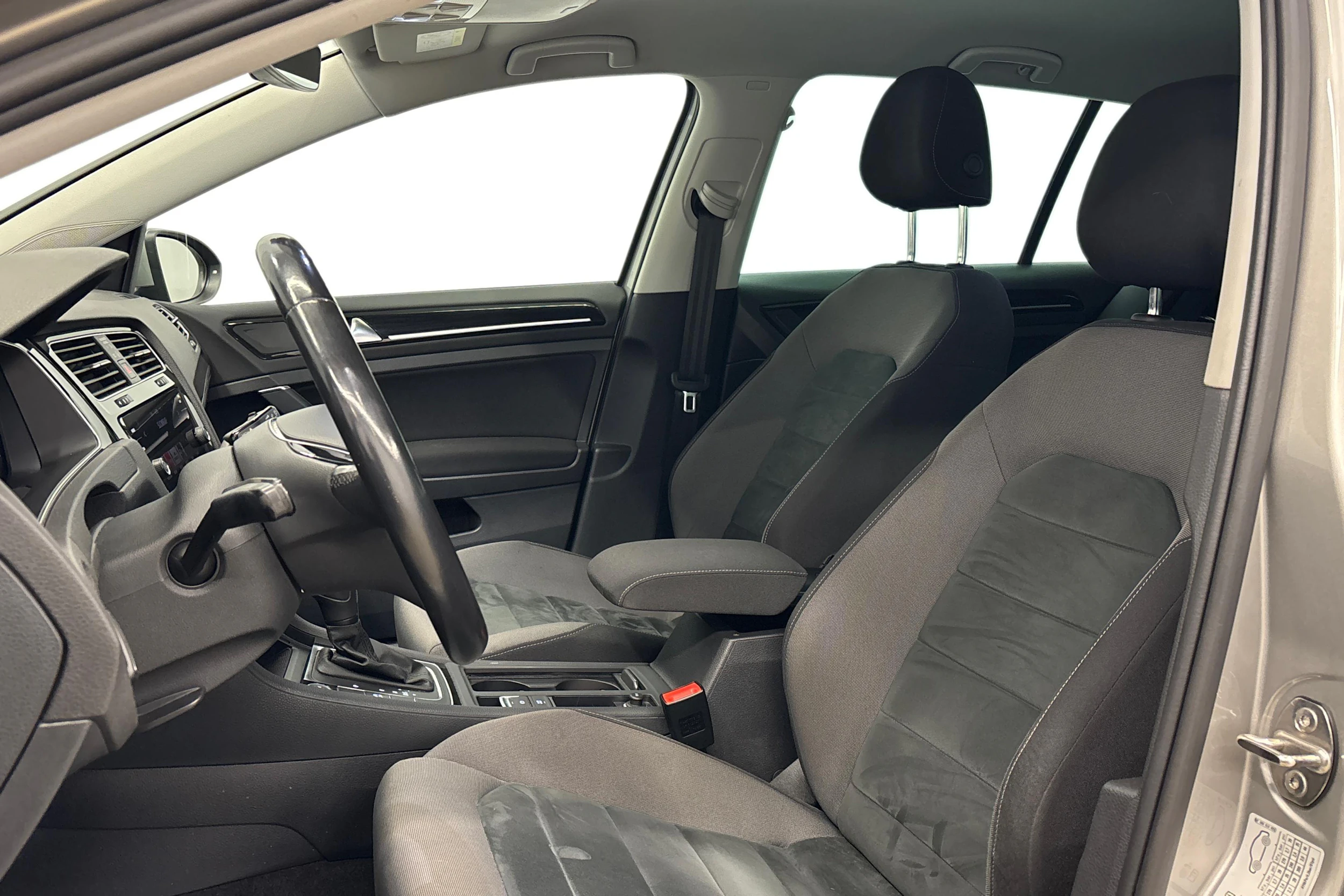 harmaa Volkswagen Golf 2020 kuva 7.