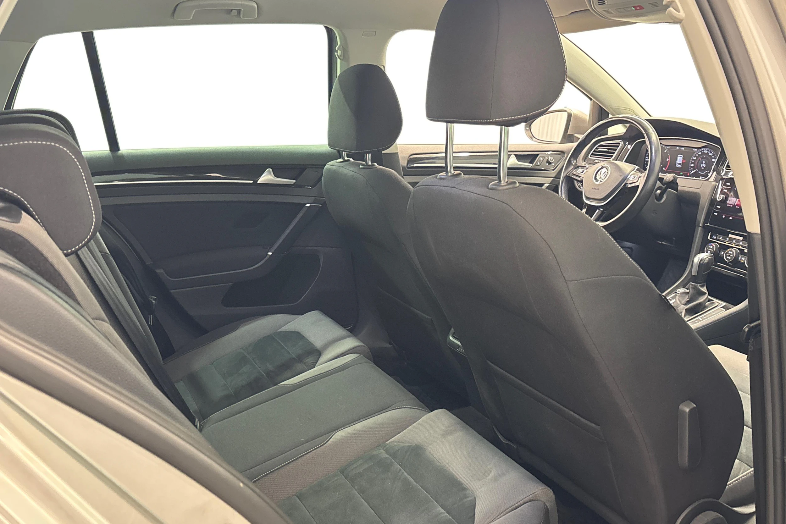 harmaa Volkswagen Golf 2020 kuva 9.