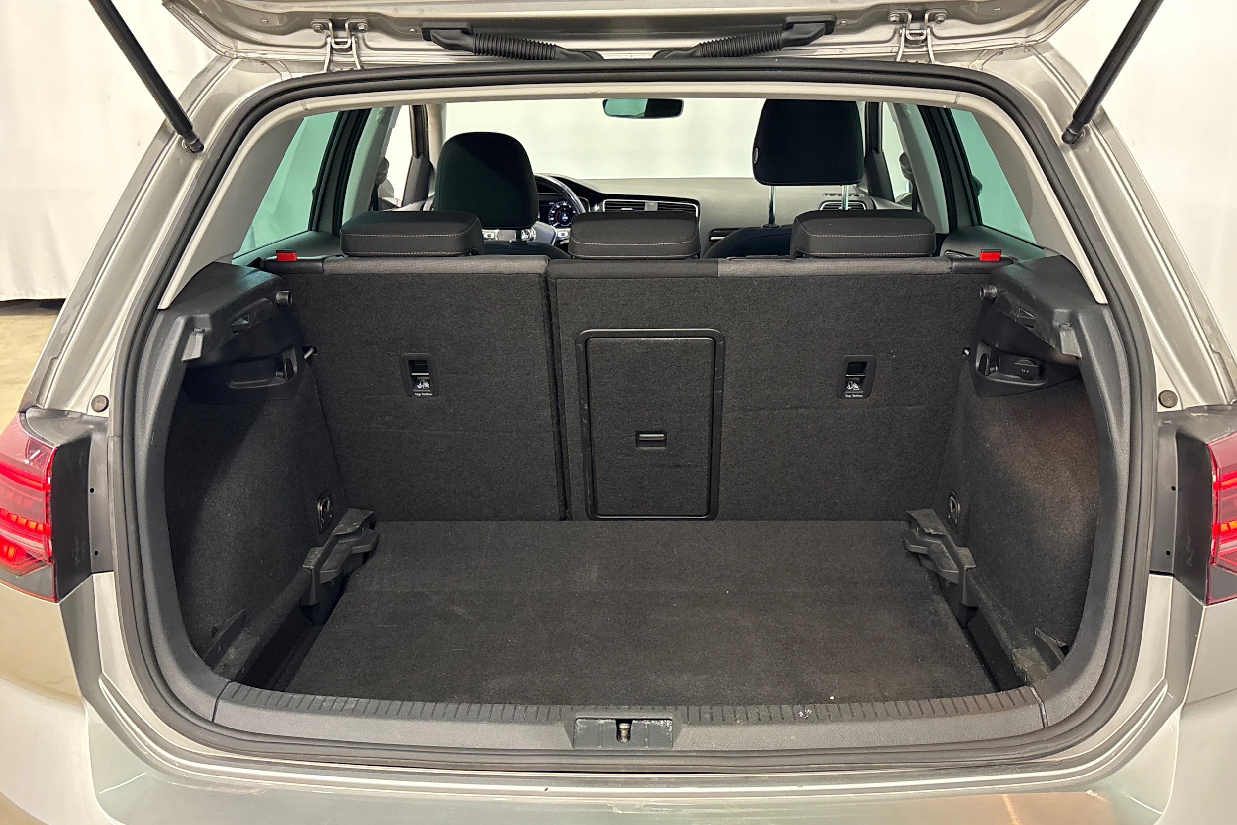 harmaa Volkswagen Golf 2020 kuva 11.