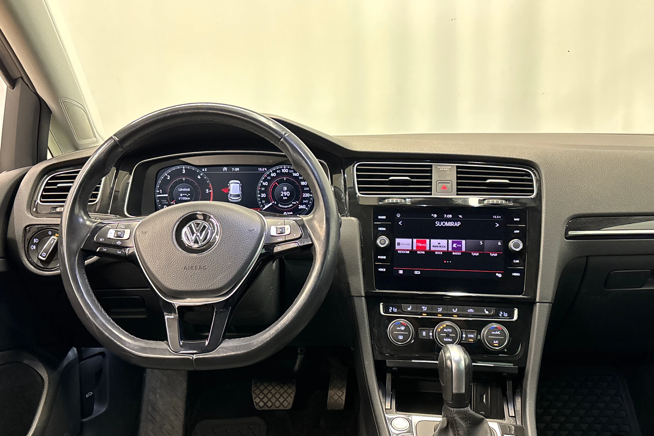 harmaa Volkswagen Golf 2020 kuva 12.