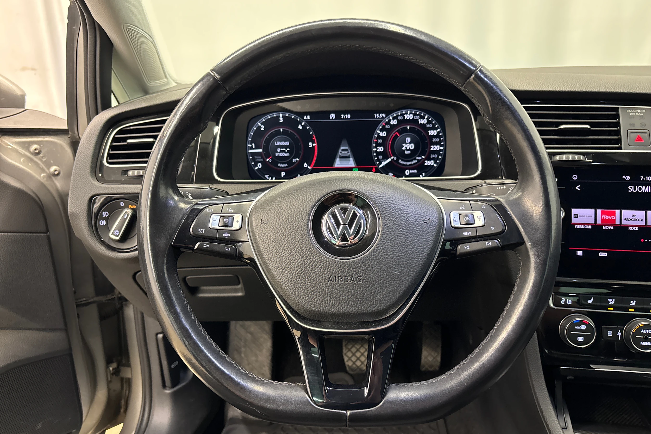 harmaa Volkswagen Golf 2020 kuva 13.