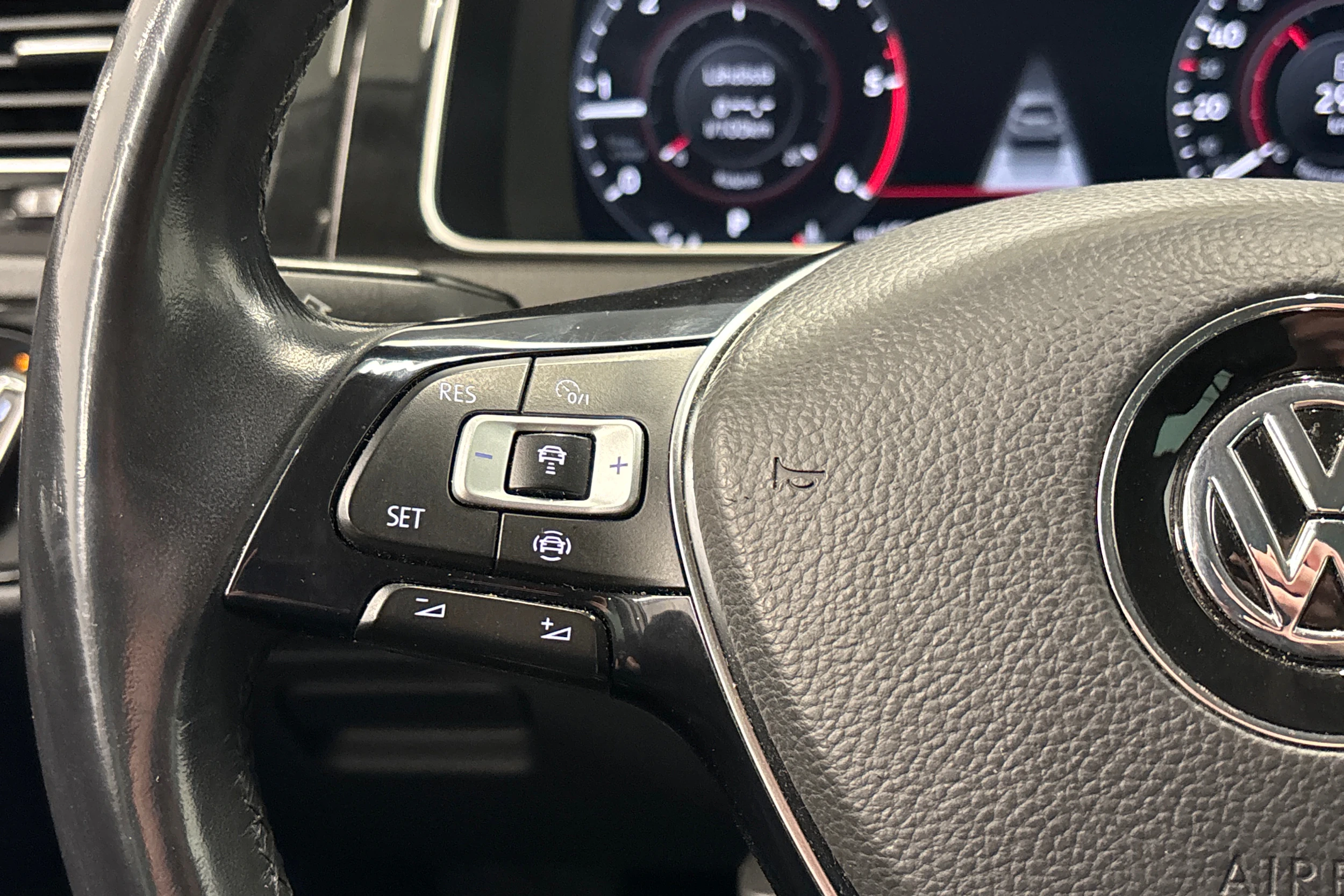 harmaa Volkswagen Golf 2020 kuva 14.